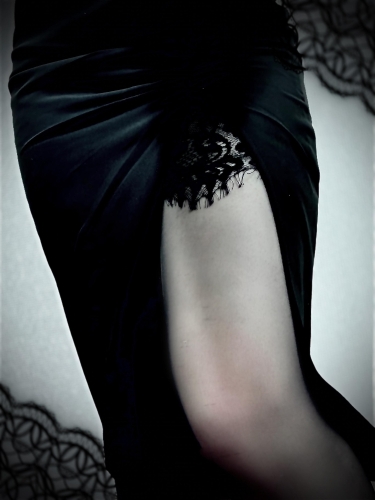 支配と快楽の雨夜画像１